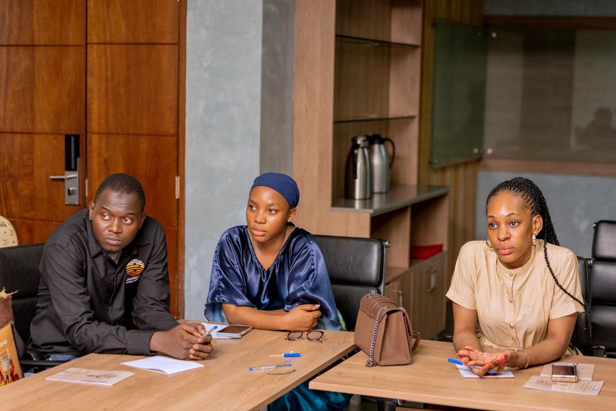 Davinnette Forex Bureau team, photo 20