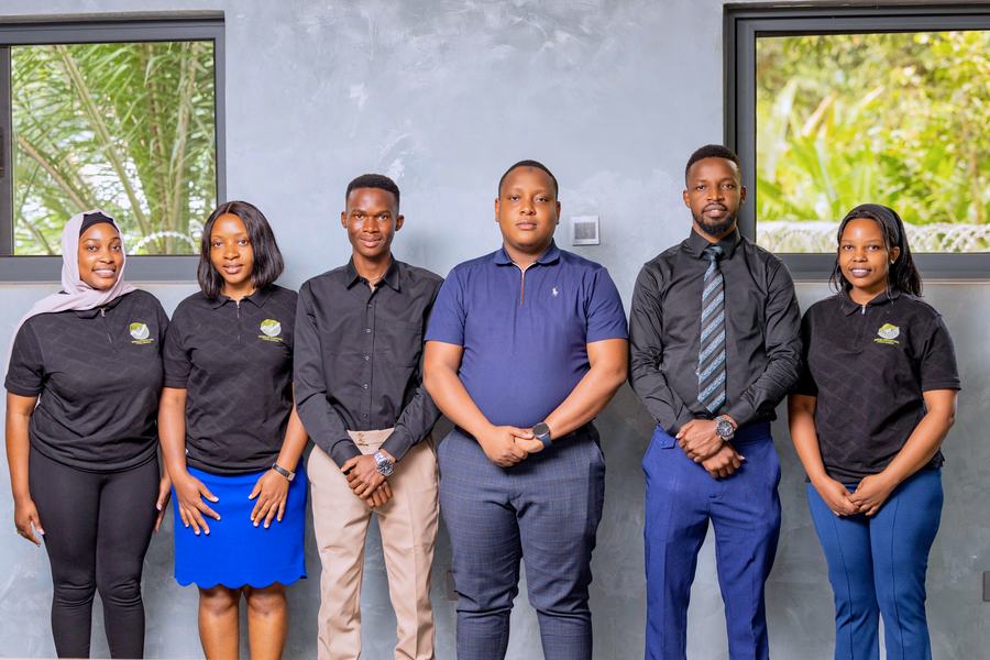 Davinnette Forex Bureau team, photo 22
